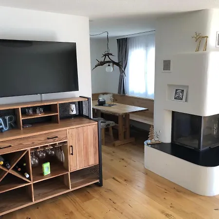 Renovated 3 In Near Laax アパート