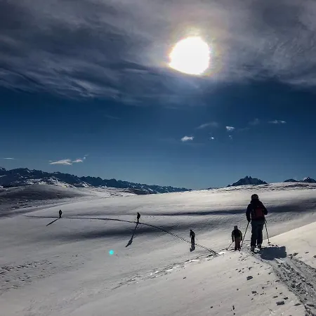 Renovated 3 In Near Laax 아파트